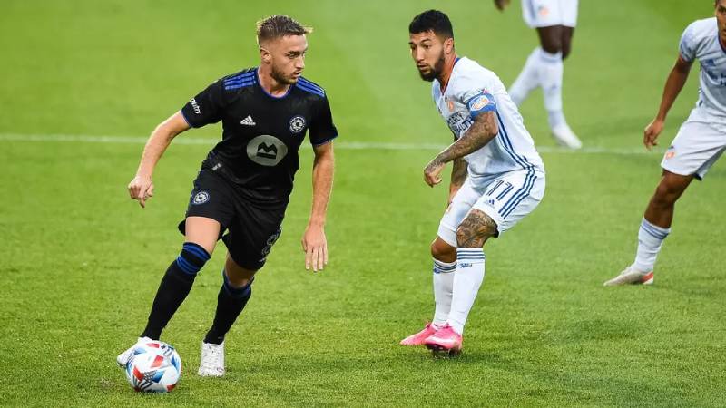 Kiến tạo và lối chơi tấn công